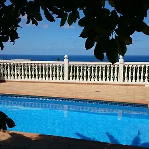 https://villa-tonelero-vista-al-mar.in-canary-islands.com